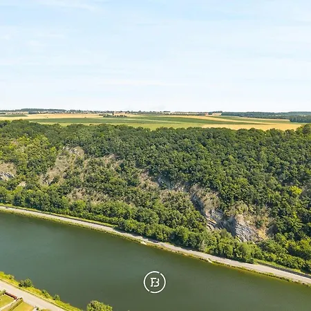 Chateau La Hastiere-par-dela